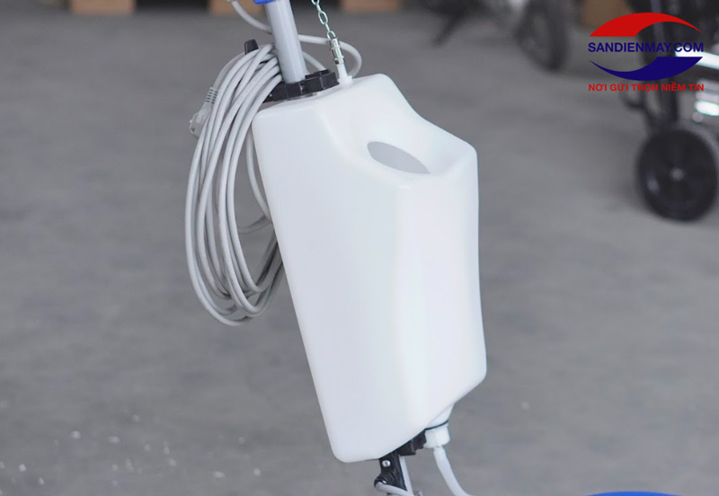 Bình đựng hóa chất với dung tích tương đối lớn